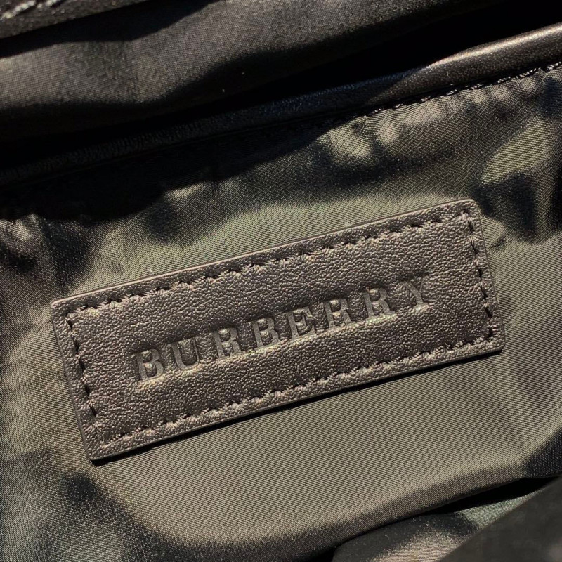 Burberry La mochila mediana en logotipo impreso nylon 80116171-7