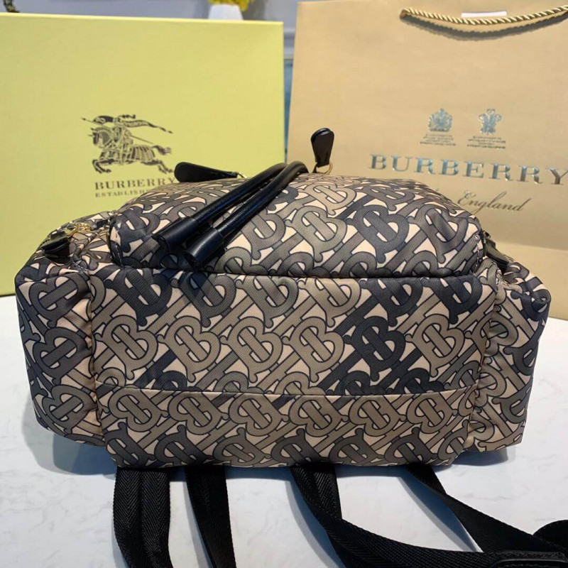 Burberry La mochila mediana en monograma impreso nylon 80118061-3