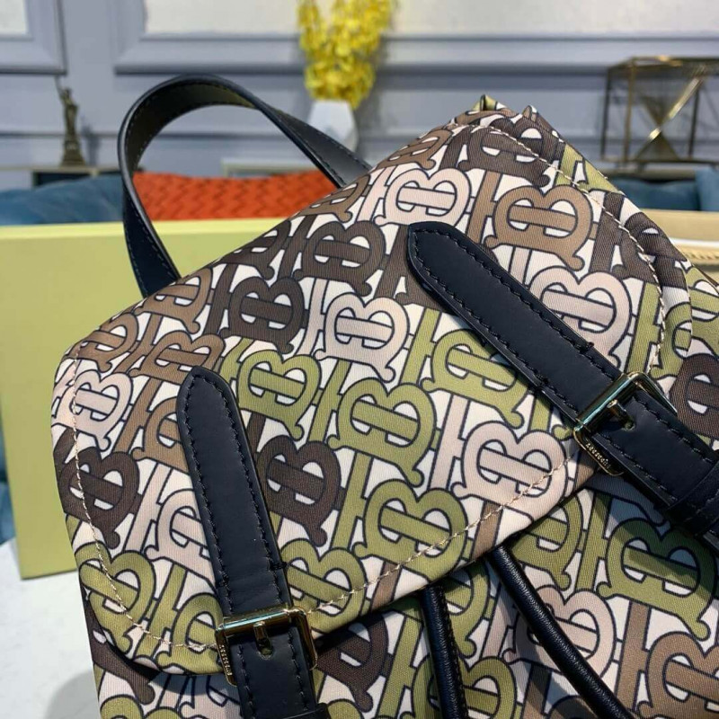 Burberry La mochila mediana en monograma impreso nylon 80118051-4