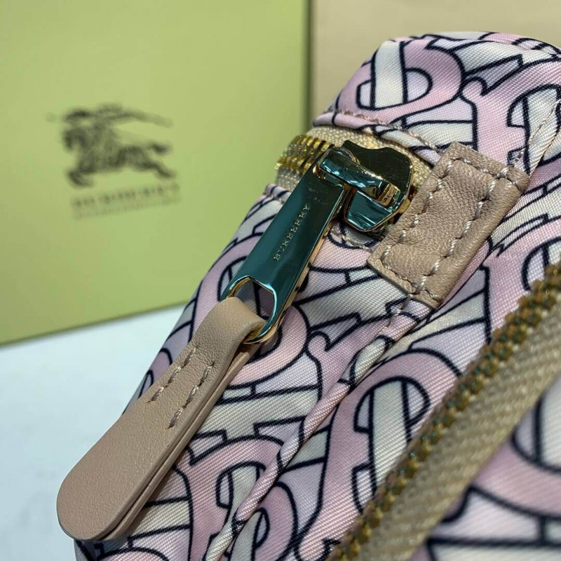 Burberry La mochila mediana en monograma impreso nylon 80116391-5