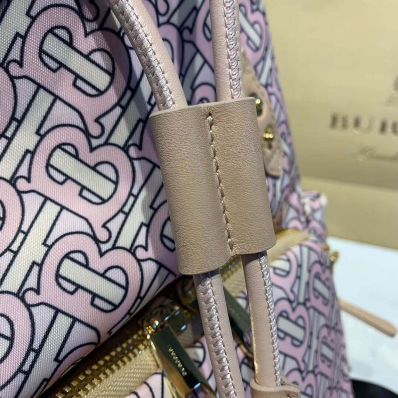 Burberry La mochila mediana en monograma impreso nylon 80116391-6
