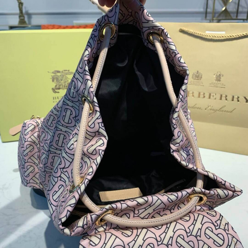Burberry La mochila mediana en monograma impreso nylon 80116391-8