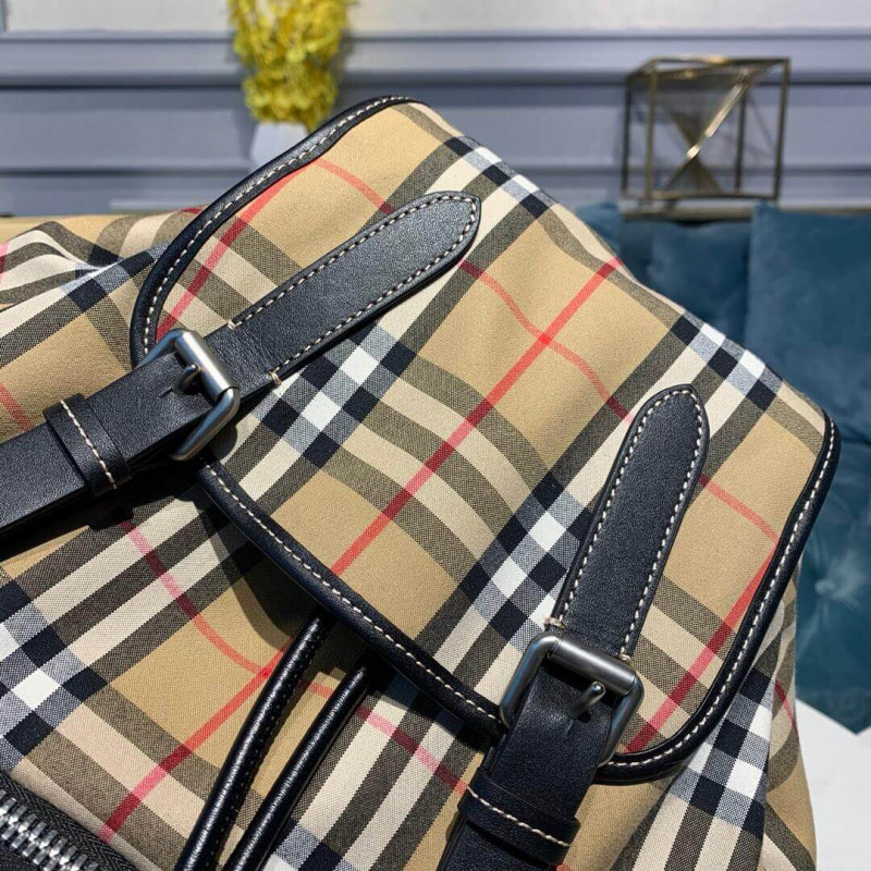 Burberry el mochila de cuerpo cruzado mediano en la verificación vintage 40731121-4