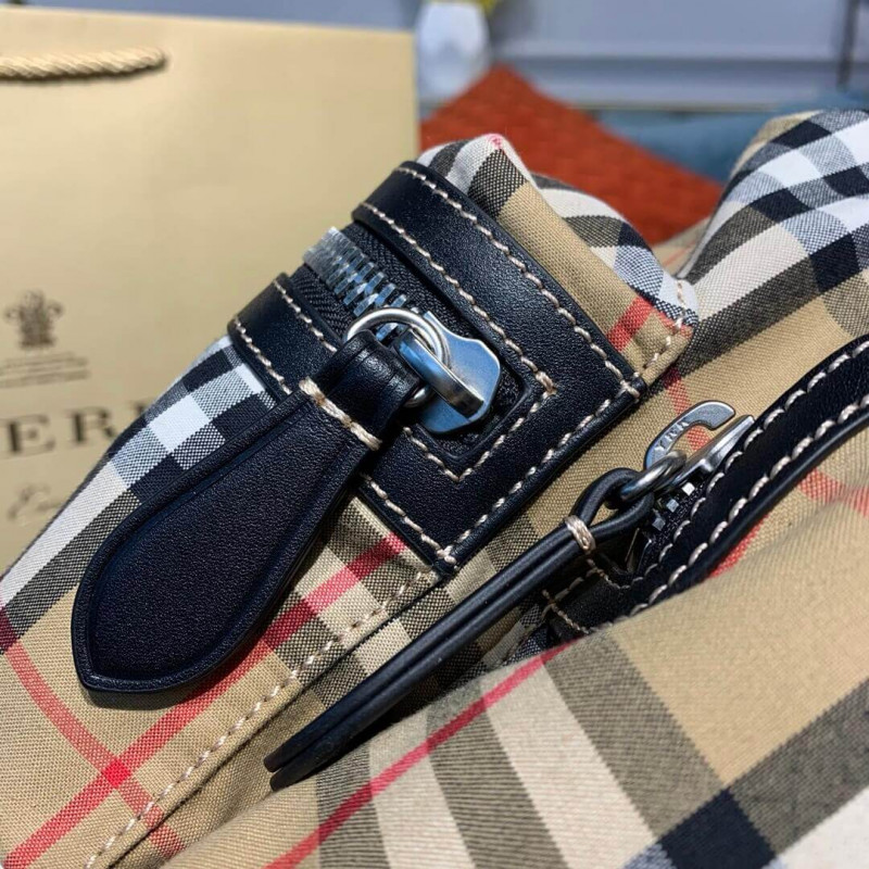 Burberry el mochila de cuerpo cruzado mediano en la verificación vintage 40731121-5