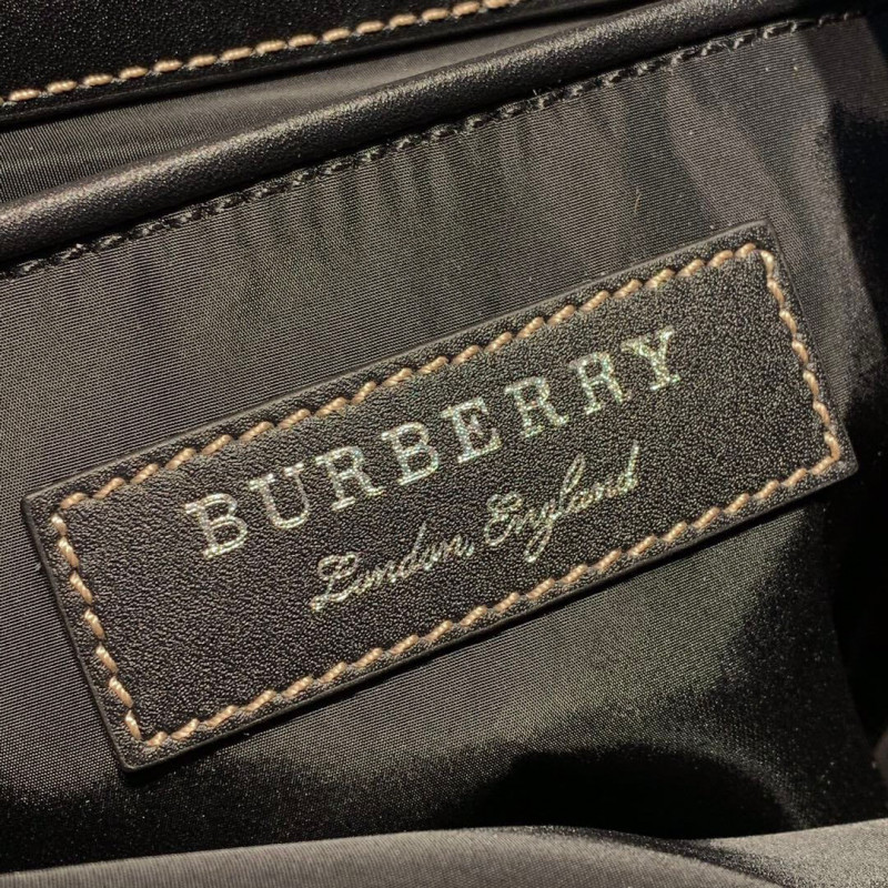 Burberry el mochila de cuerpo cruzado mediano en la verificación vintage 40731121-7