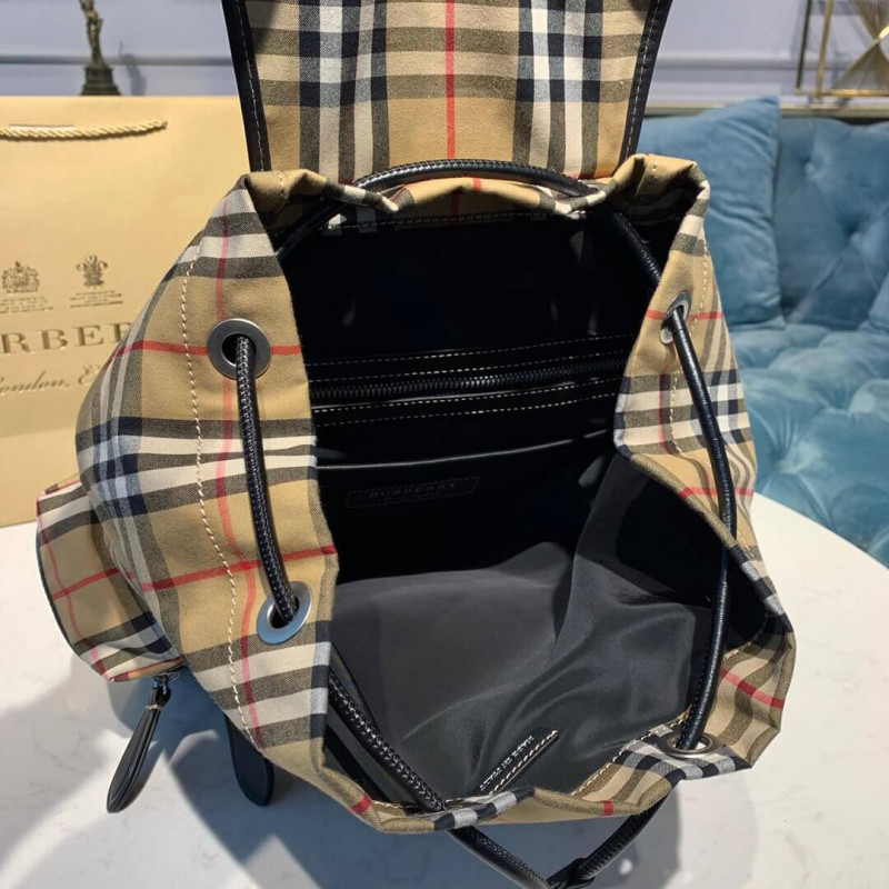 Burberry el mochila de cuerpo cruzado mediano en la verificación vintage 40731121-8