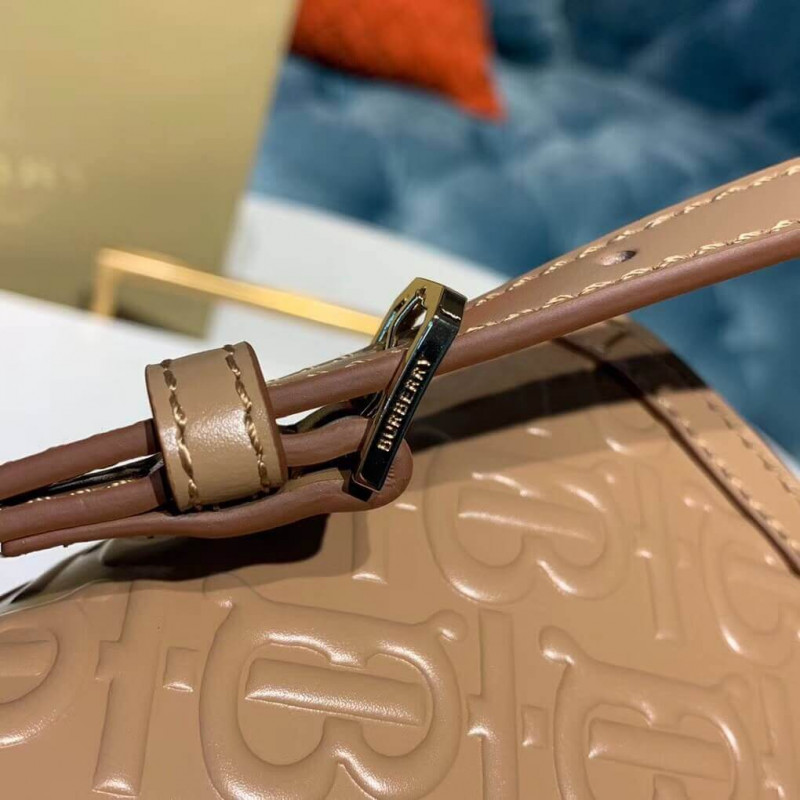Burberry Small Monogram Leather TB Bolsa 80140861-4