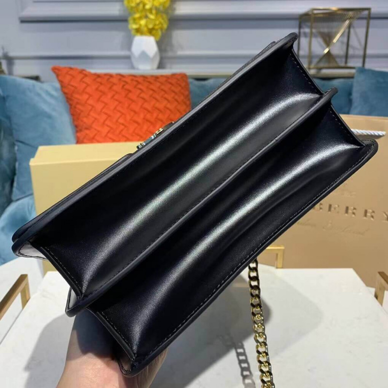 Burberry Medium Monogram Lambskin Bolsa 80149311-3