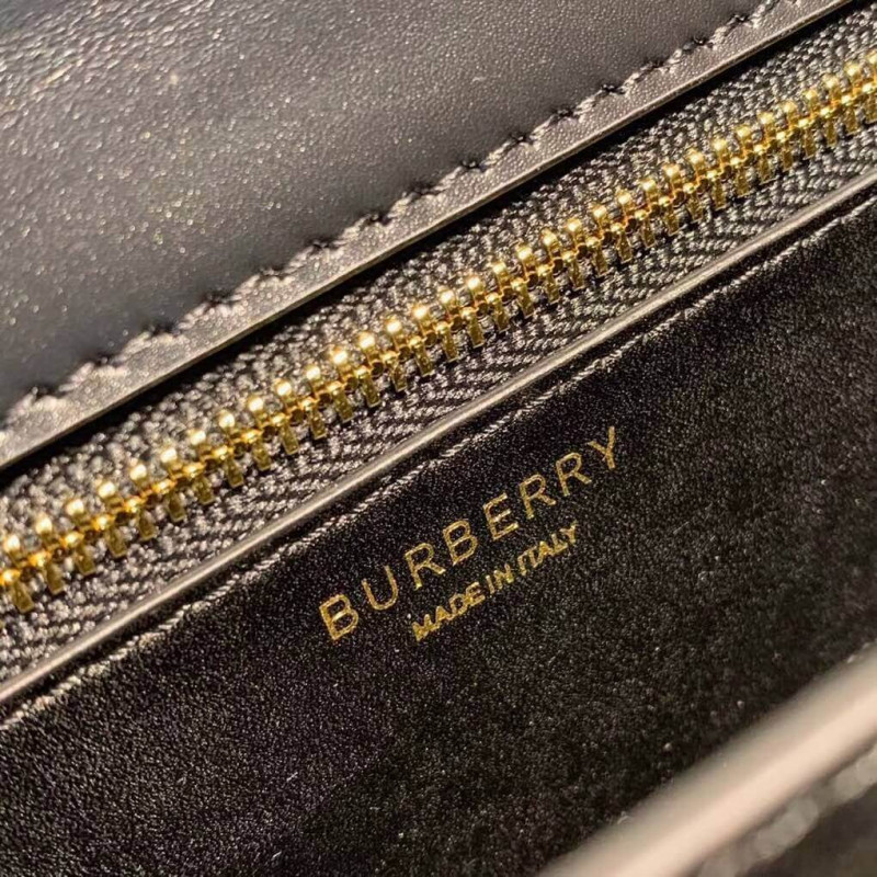 Burberry Medium Monogram Lambskin Bolsa 80149311-7
