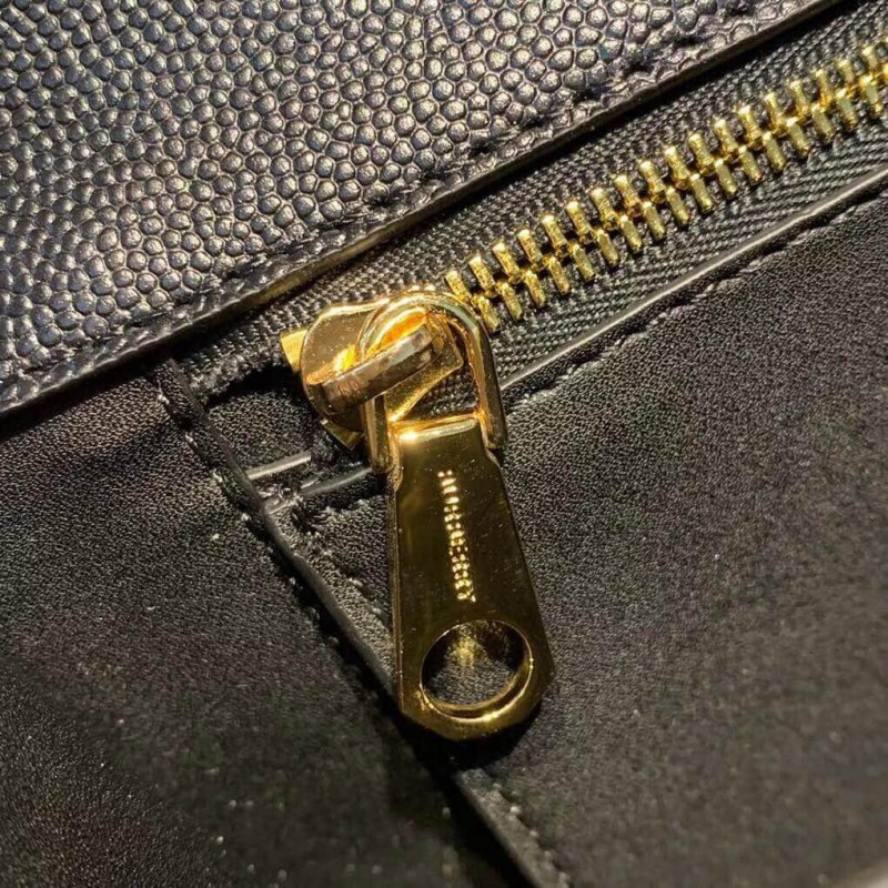 Burberry Medium Grainy Leather TB Bolsa 80193431-6