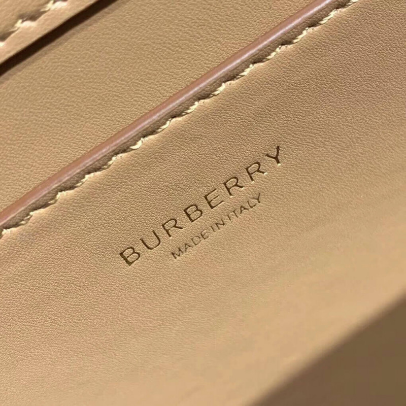 Burberry pequeño Monograma acolchado TB Envolvente Clutch 80159801-7
