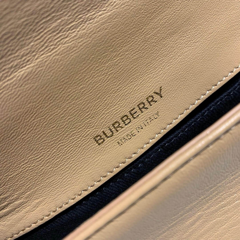 Burberry pequeña Bolsa Lola de piel de cordero acolchado 80208481-7