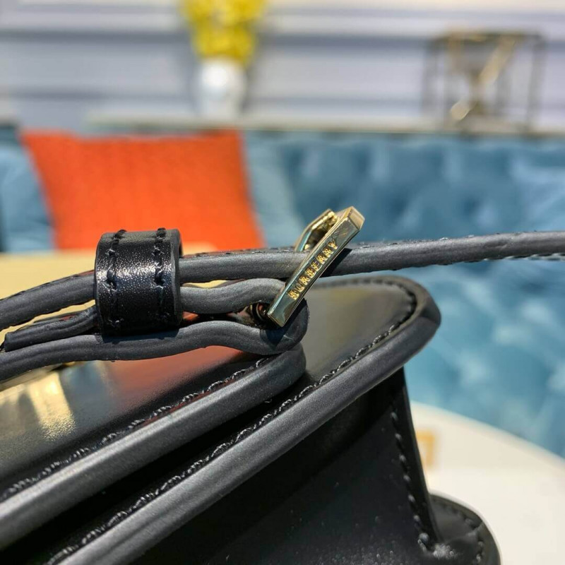 Burberry Small Leather TB Bolsa 80103341-4