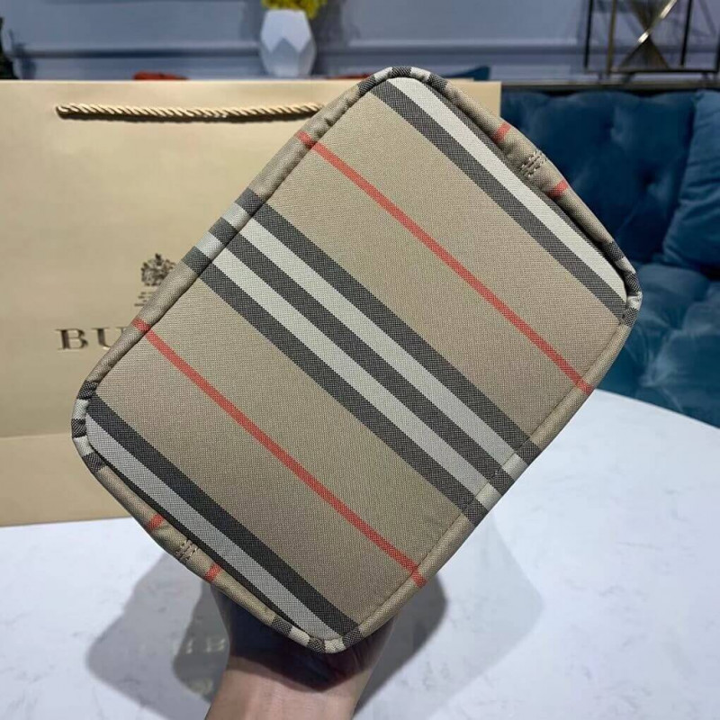 Burberry Logo Impresión Icono Stripe Nylon Drawcord Pouch 80267371-4