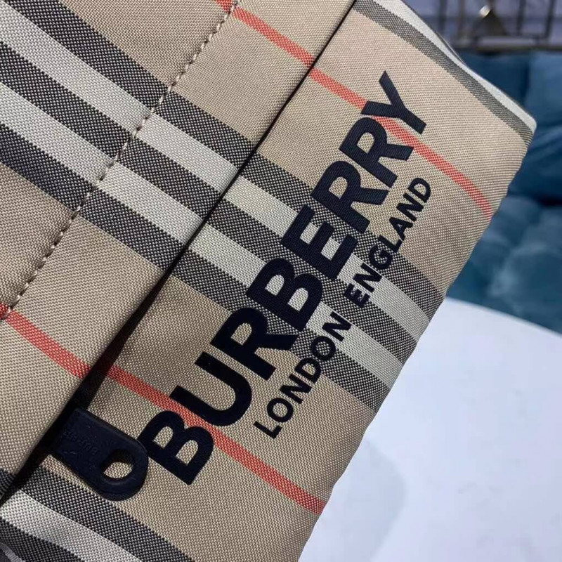 Burberry Logo Impresión Icono Stripe Nylon Drawcord Pouch 80267371-5
