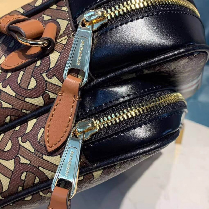 Burberry Medium Monogram Stripe E-Canvas Camera Bolsa 80193761-5