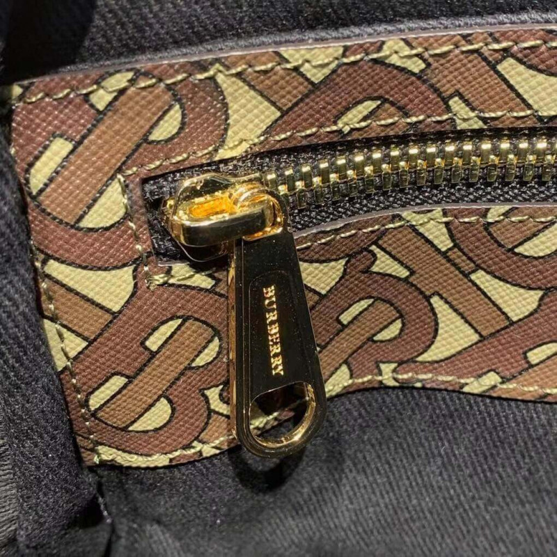 Burberry Medium Monogram Stripe E-Canvas Camera Bolsa 80193761-7
