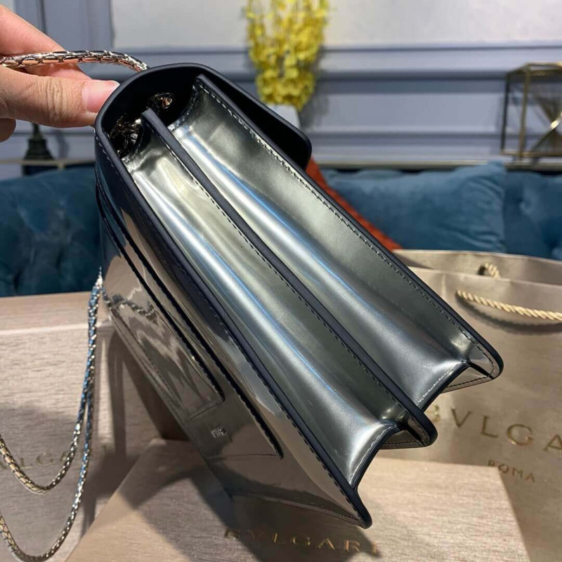 BVLGARI SERPENTI Forever Shoulder Bolsa 28 cm en plata Metálica 35106-2
