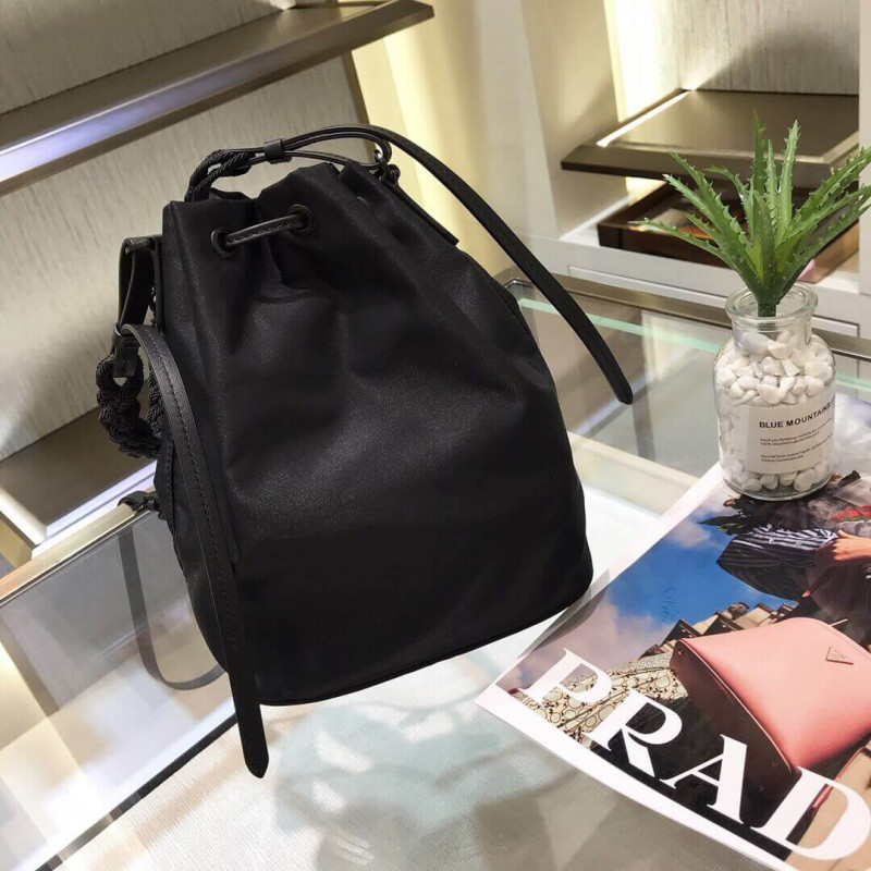 bolso de hombro de nylon de dueta de prada con adornos trenzado 1BH038-3