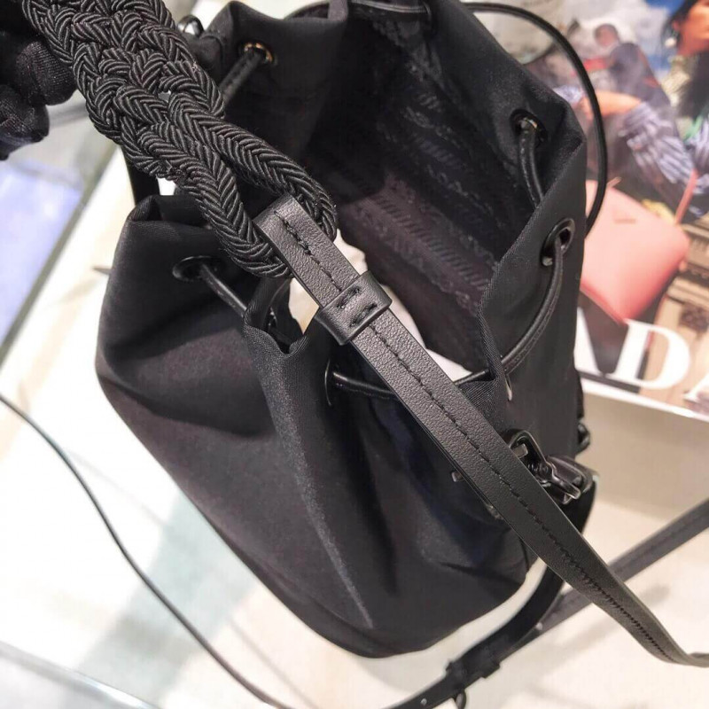 bolso de hombro de nylon de dueta de prada con adornos trenzado 1BH038-6