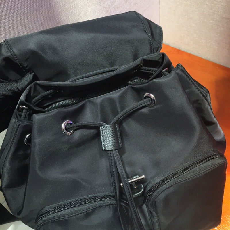 Mochila de cuero Prada Nylon y Saffiano 1BZ005-5