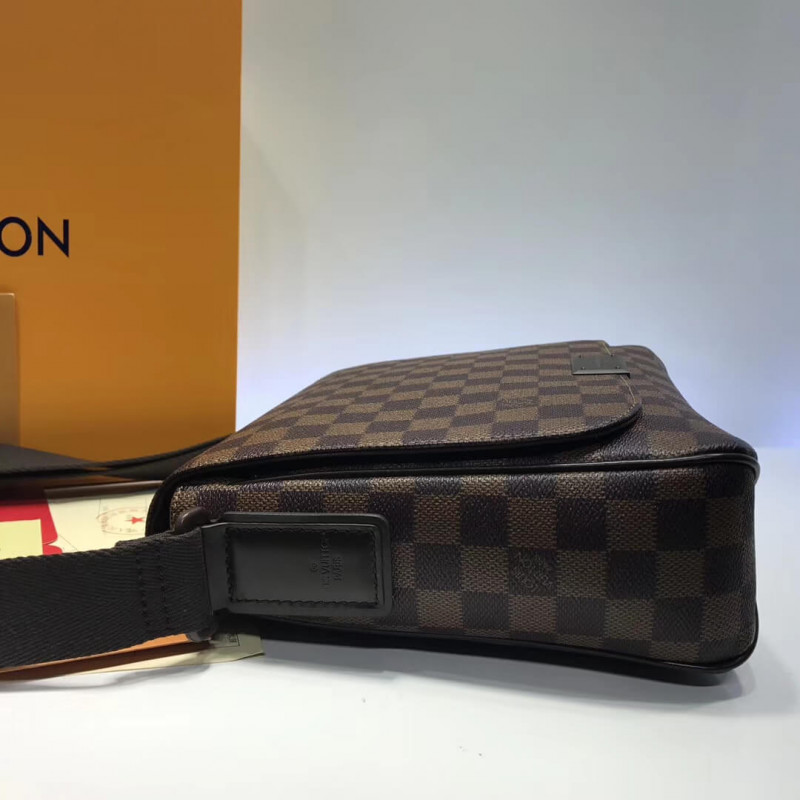 Louis Vuitton Damier Ebene Canvas District PM N41212-4