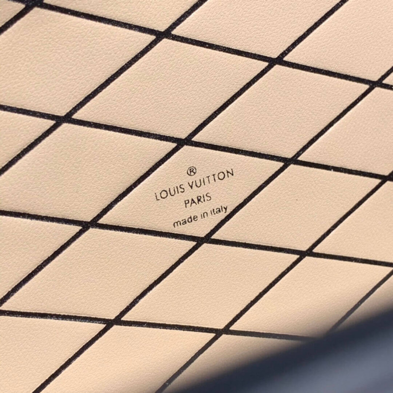 Louis Vuitton Petite Malle M55859-10