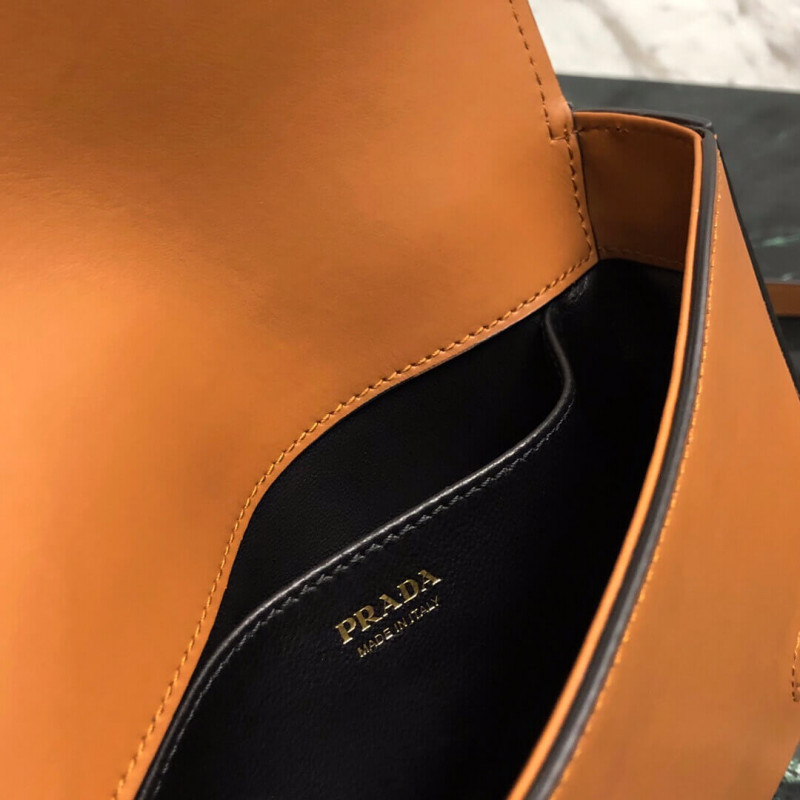Bolso de hombro de cuero de pantorrilla prada 1BD244-10