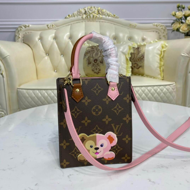 Louis Vuitton Petit Sac Plat M69442 con estampado de oso-1