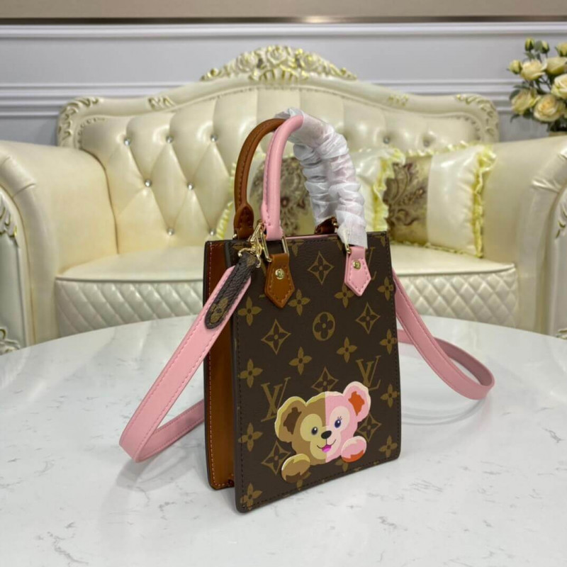 Louis Vuitton Petit Sac Plat M69442 con estampado de oso-2