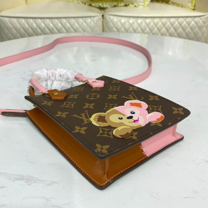 Louis Vuitton Petit Sac Plat M69442 con estampado de oso-4
