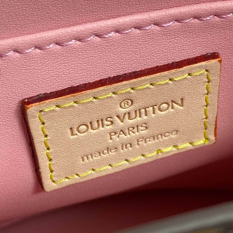 Louis Vuitton Petit Sac Plat M69442 con estampado de oso-10