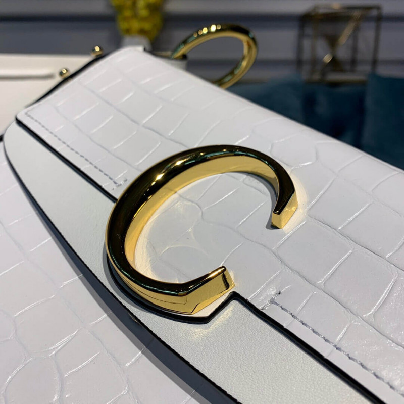 Chloe C Bolsa de doble transporte pequeña en Croco en relieve A871-4