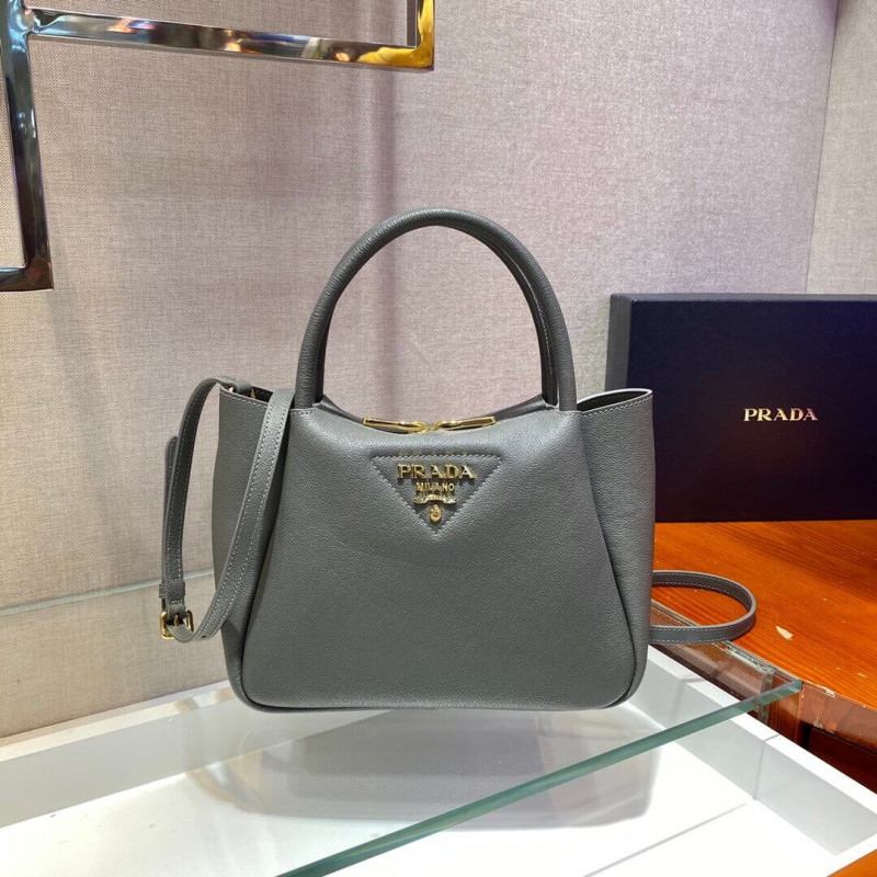 El cuero de piel de piel de Prada debe llevar la bolsa 1BC145-1