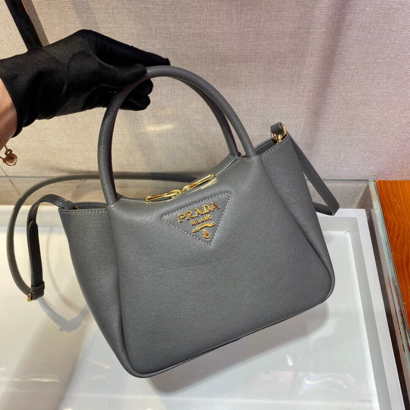 El cuero de piel de piel de Prada debe llevar la bolsa 1BC145-2