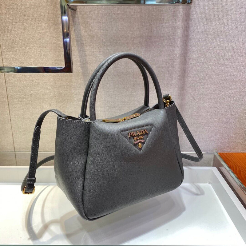 El cuero de piel de piel de Prada debe llevar la bolsa 1BC145-3