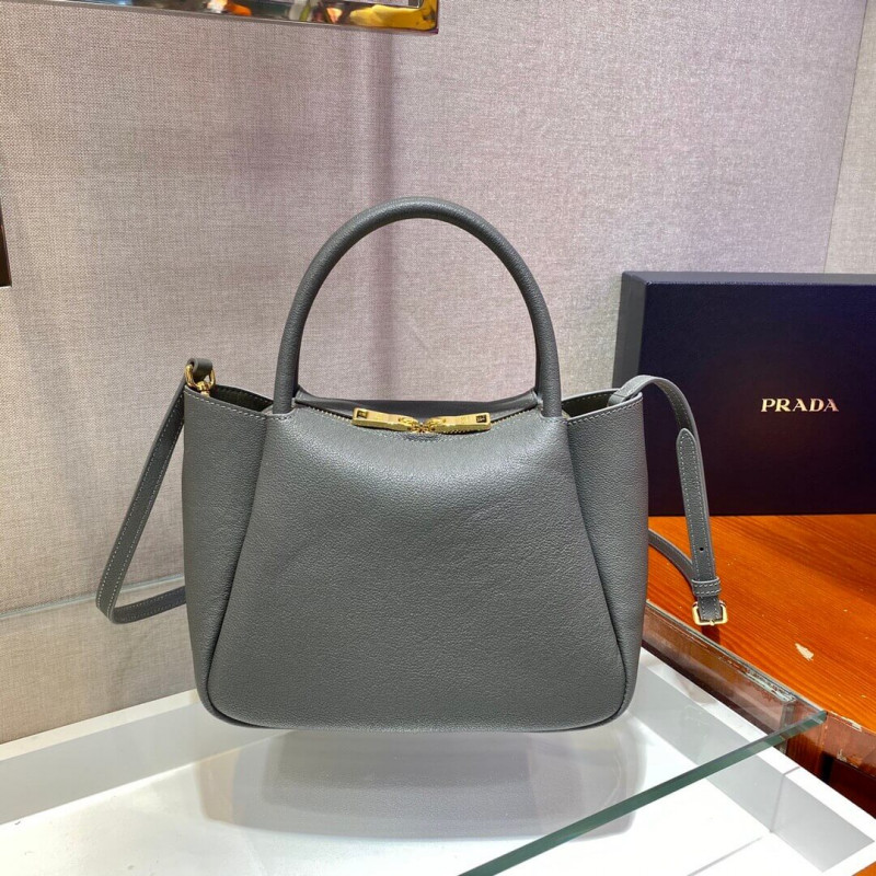 El cuero de piel de piel de Prada debe llevar la bolsa 1BC145-4
