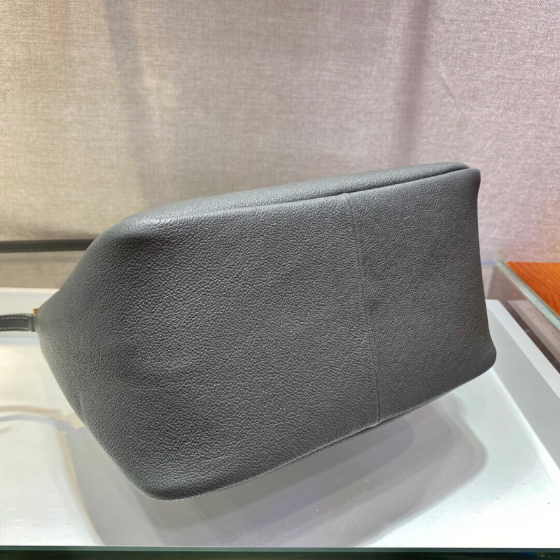 El cuero de piel de piel de Prada debe llevar la bolsa 1BC145-6