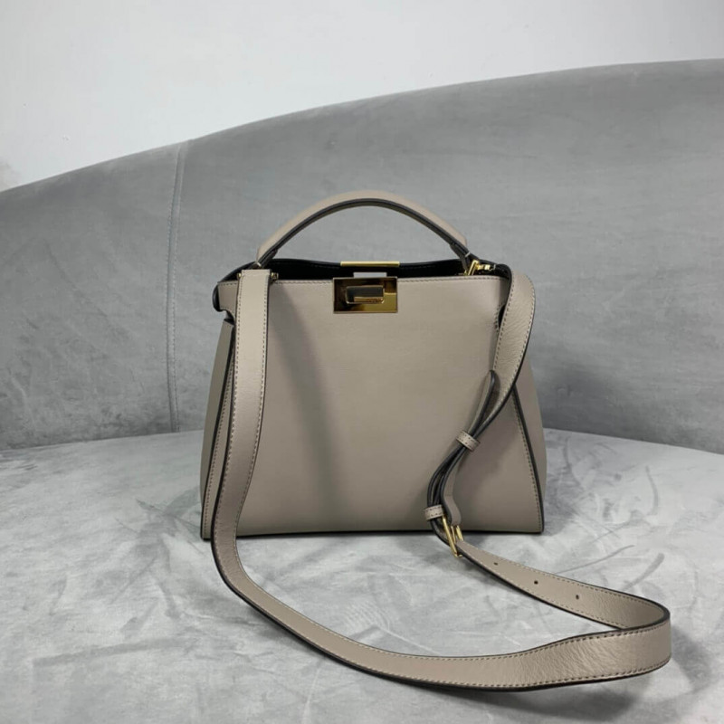 Fendi Peekaboo icónico esencialmente 8BN302-3
