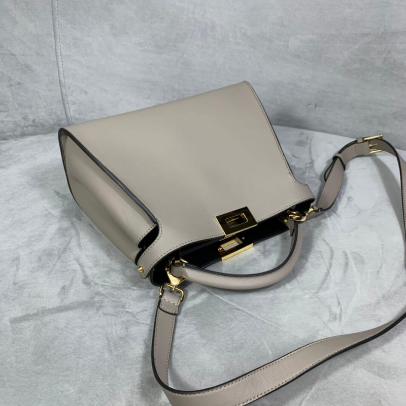 Fendi Peekaboo icónico esencialmente 8BN302-4