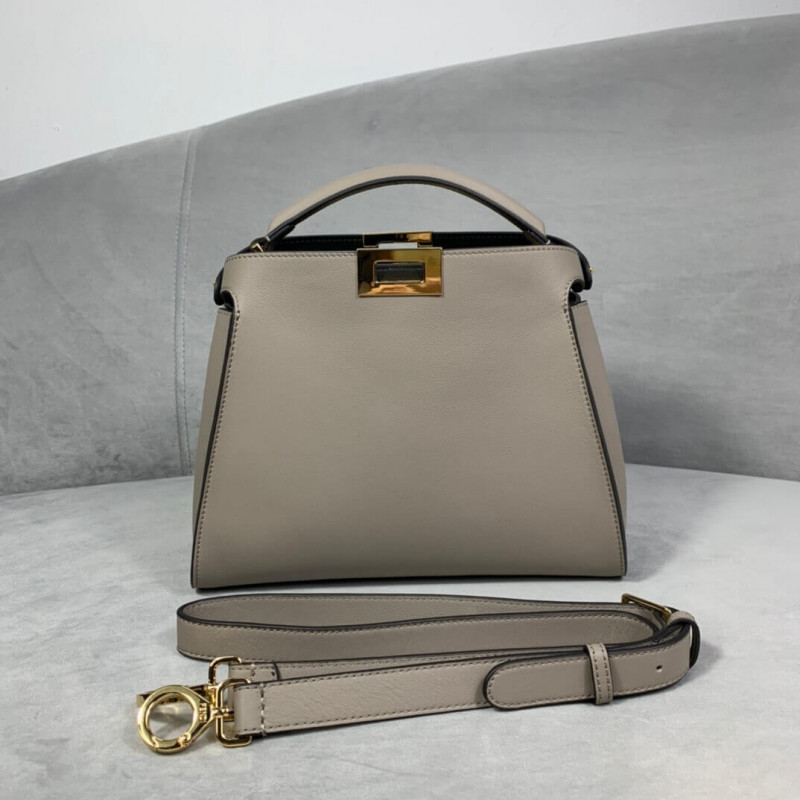 Fendi Peekaboo icónico esencialmente 8BN302-5