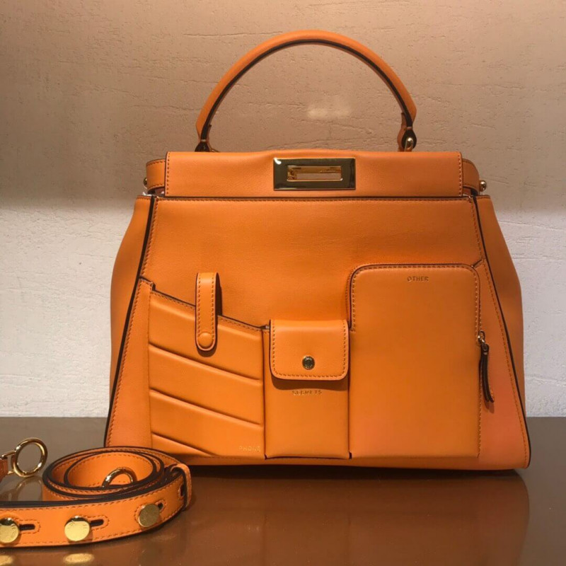 Fendi Peekaboo Bolsa de bolsillo mediana icónica 8BN312-2