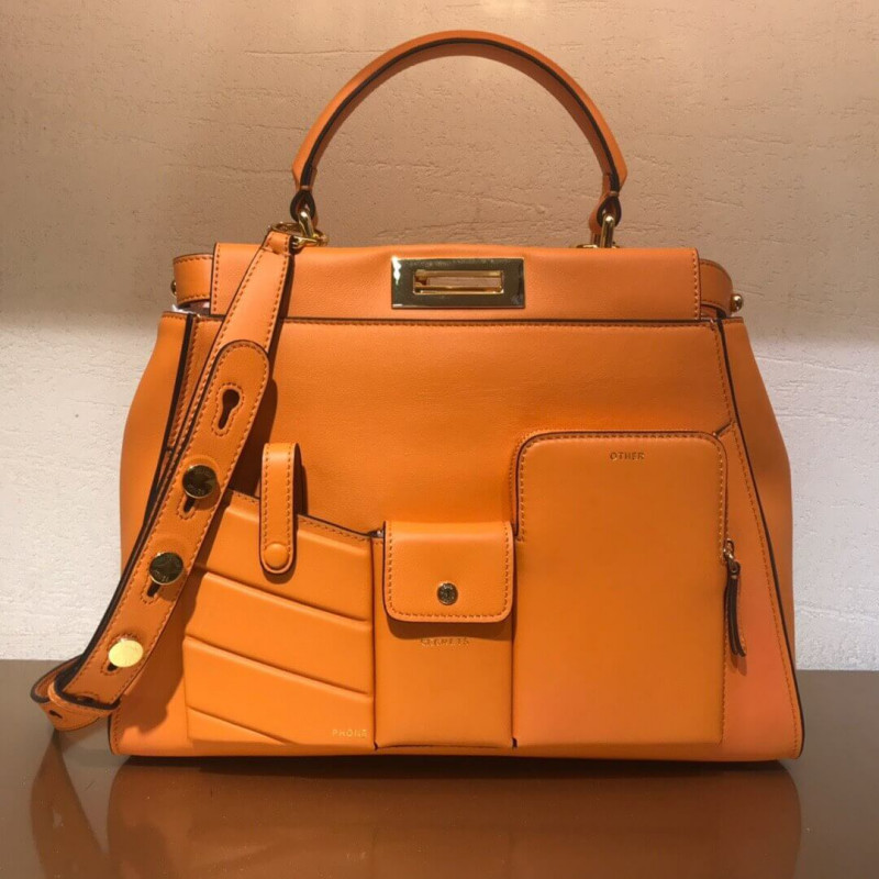 Fendi Peekaboo Bolsa de bolsillo mediana icónica 8BN312-3
