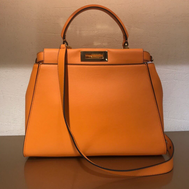 Fendi Peekaboo Bolsa de bolsillo mediana icónica 8BN312-4