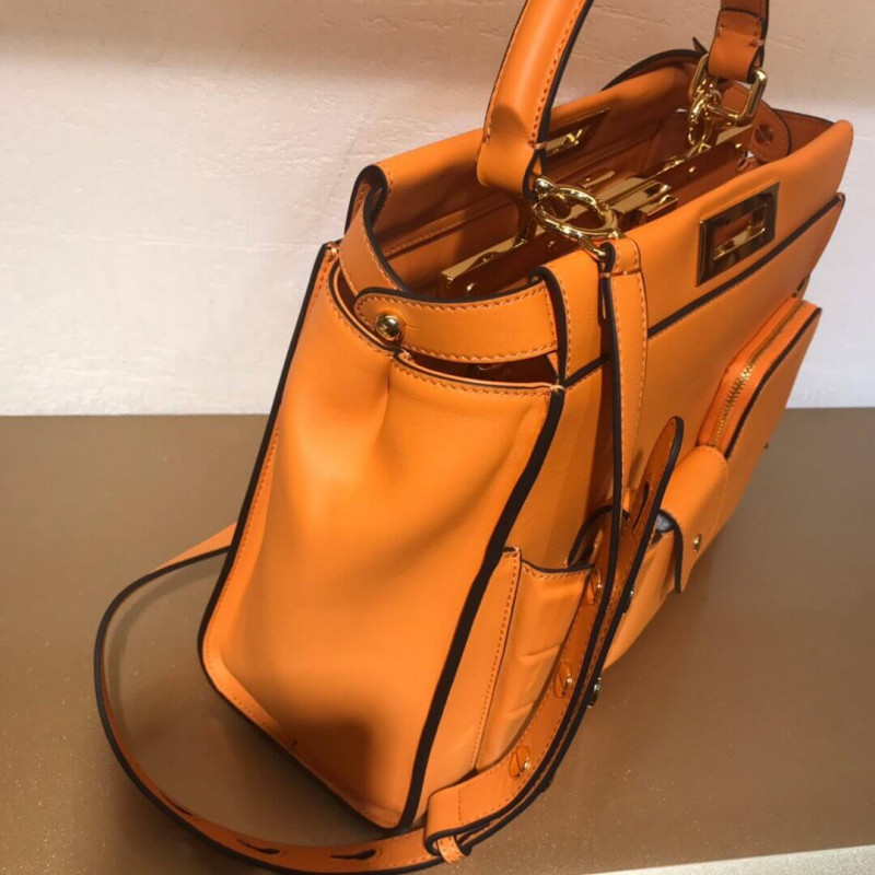 Fendi Peekaboo Bolsa de bolsillo mediana icónica 8BN312-6