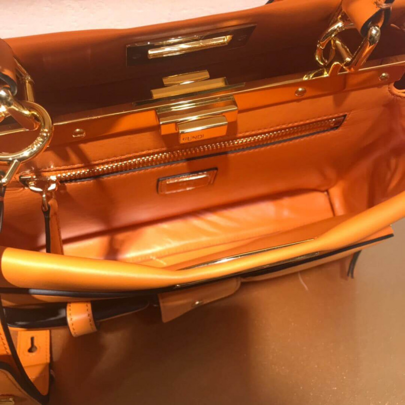 Fendi Peekaboo Bolsa de bolsillo mediana icónica 8BN312-8