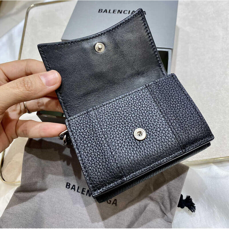 billetera de cuero con correa de cadena de arena negra de Balenciaga-2