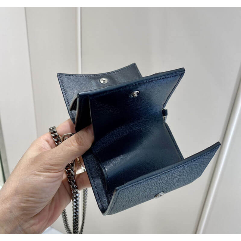 billetera de cuero con correa de cadena de arena negra de Balenciaga-5