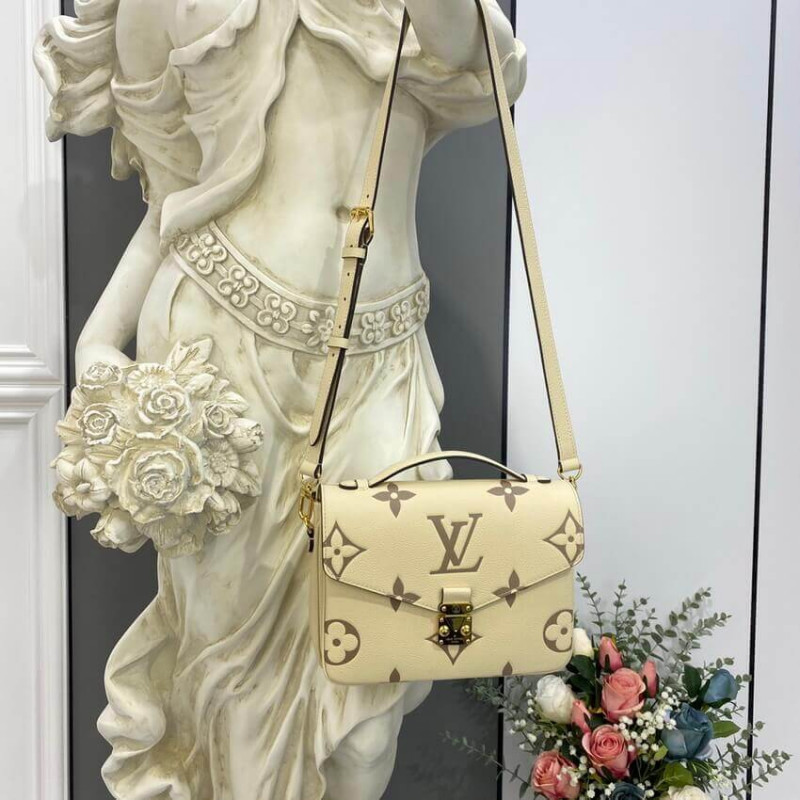 Louis Vuitton Pochette Metis M45596-1
