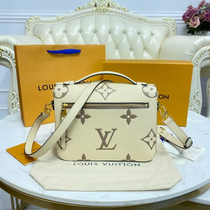 Louis Vuitton Pochette Metis M45596-4